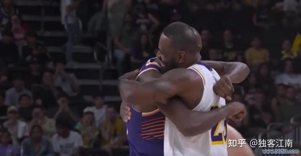 詹姆斯父子联手贡献19分 湖人季前赛惜败太阳