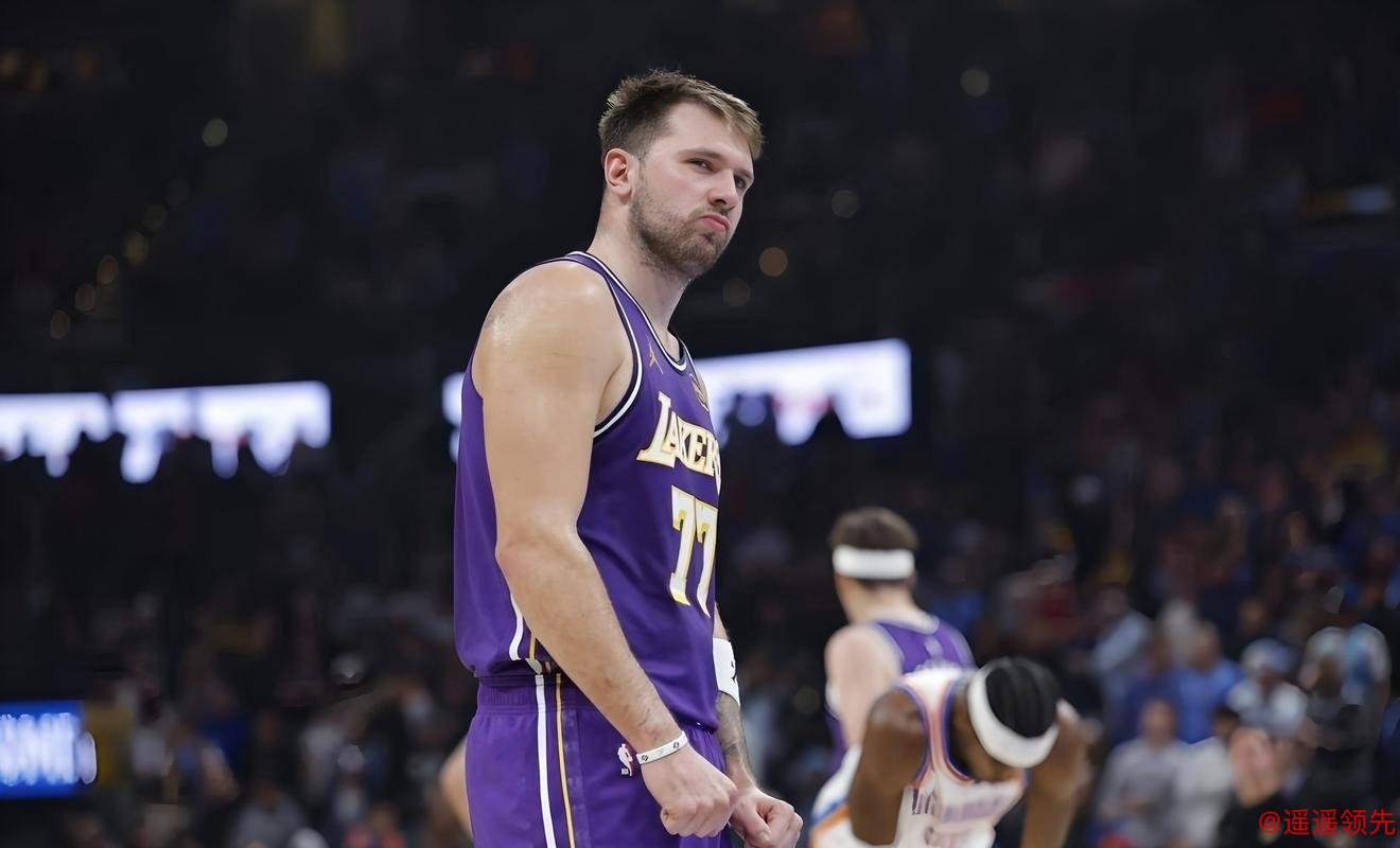 小卡复出24分快船险胜湖人 东契奇32+11+8詹姆斯23+5+6