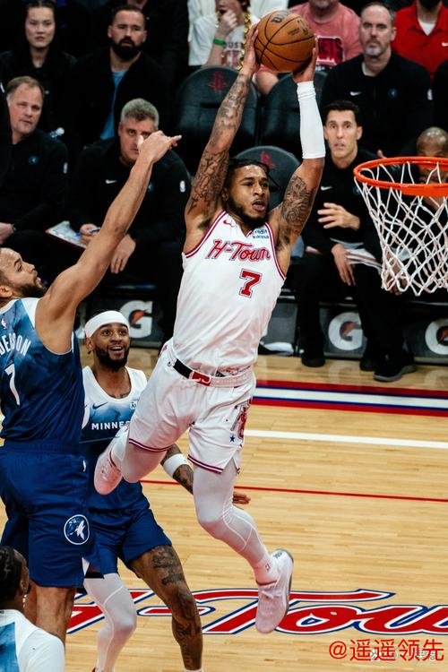 小波特复出砍25分 火箭7人上双22分大胜森林狼